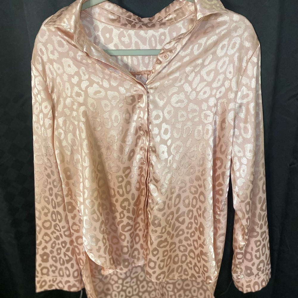 Silky leopard top